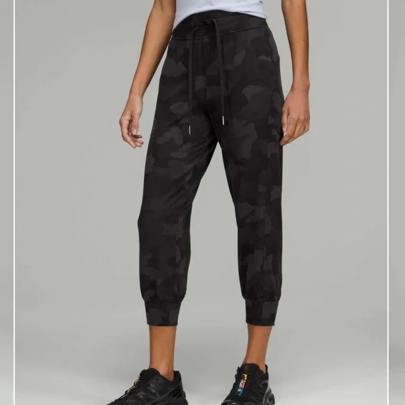 Lululemon Ready to Rulu High-Rise Crop Jogger
Heritage 365 Camo Deep Coal pants - Picture 2 of 4